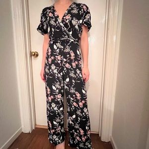 Banana Republic Black Jumpsuit Low Wrap V-Neck Floral Crane Print Petite 00